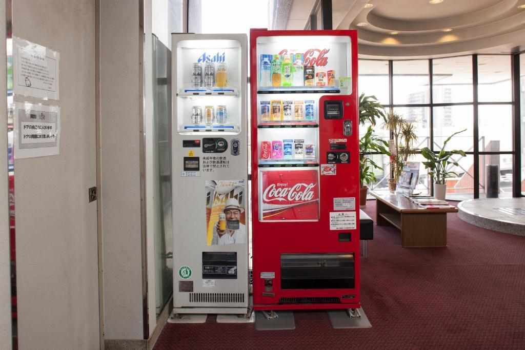 Hotel Plaza Inn Tokushima Bagian luar foto