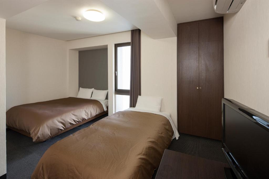 Hotel Plaza Inn Tokushima Bagian luar foto